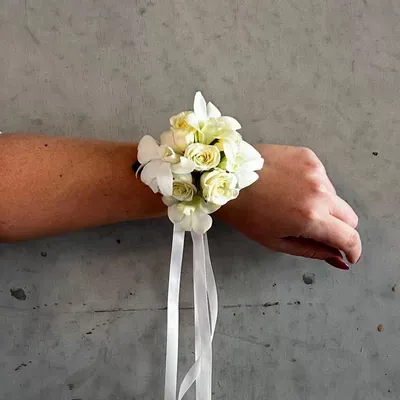 How to Choose the Perfect Corsage for Prom, Weddings, and Events - Smart SEO Article